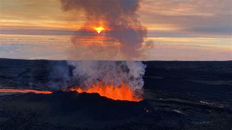 Moving Mountains: 2022 Mauna Loa Eruption - Mountains (U.S. National ...