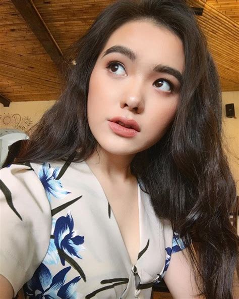 Mang trong mình 3 dòng máu Việt Trung Thái hot girl 17 tuổi xinh đẹp khiến cộng đồng mạng