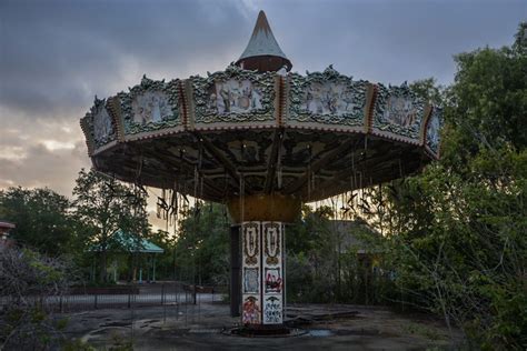 Exploring abandoned theme park: Six Flags New Orleans - Brunette at Sunset