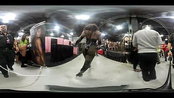 VR Strut And Body Tour With Kelli Provocateur At EXXXotica NJ 2019 XVIDEOS