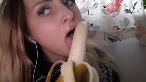 Random Russian Girl Sucking Banana Porn Videos