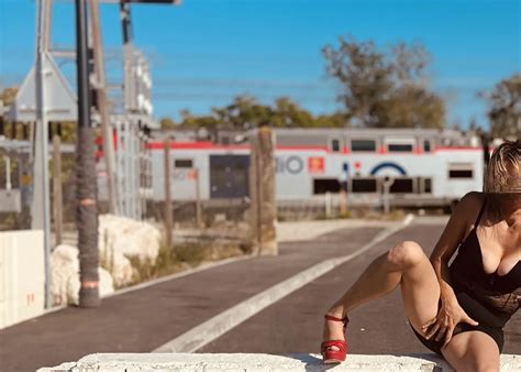 Exhib Outdoor Slut Stepmom Milf Show Her Ass Boob Pussy Pose Nude Pics Xhamster