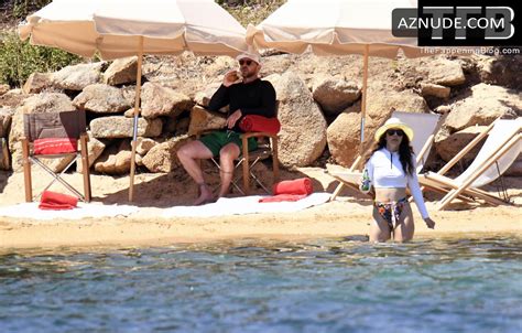 Jessica Biel Sexy Seen Flaunting Her Hot Bikini Body Alongside Justin Timberlake At The Beach In