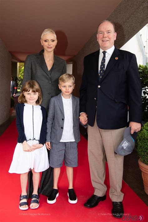 Alberto Y Charlene De M Naco Y Sus Hijos Jacques Y Gabriella De M Naco