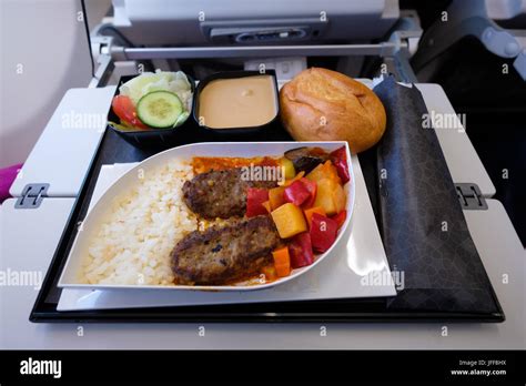 Airplane food hi-res stock photography and images - Alamy