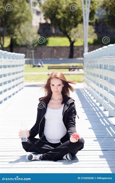 Gua Pot Vel Saud Vel Da Mulher Gravida Foto De Stock Imagem De Vida