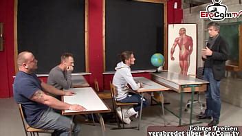 Estudiante alemán hace un trío MMF amateur en la universidad XVIDEOS