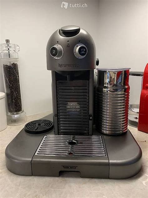 Nespresso Kaffeemaschine inkl Milchschäumer Kaufen auf Ricardo