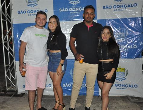 Shows De Z Cantor E Manin Vaqueiro Re Nem Multid O Nos Festejos De S O