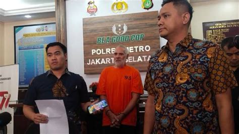 Potret Pierre Gruno Pakai Baju Tahanan Dengan Tangan Diborgol Halaman