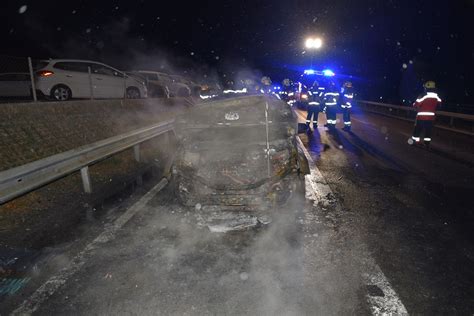 Zizers Fahrzeugbrand Auf Der Autobahn A