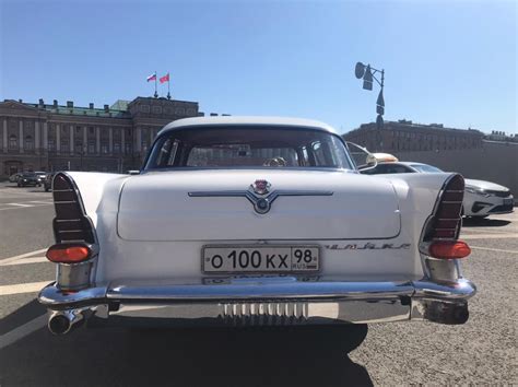 Аренда автомобиля "Чайка" 1981 года, с водителем в Питере