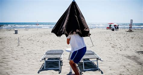 Stessa Spiaggia Stesso Mare Ma Una Nuova Identit Il Foglio