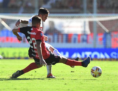 Newell’s peleó hasta el final y consiguió un empate agónico ante San