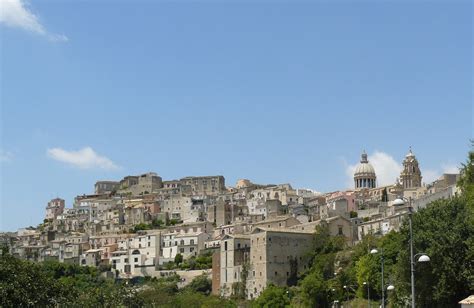 Raguse Sicile Italie Ragusa Nuova En Haut Et Ragusa Ibl Flickr