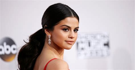 Selena Gomez reveals kidney transplant | New Straits Times