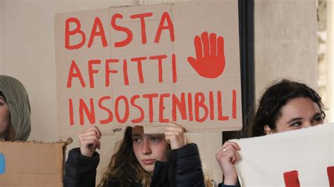 Caro Affitti La Protesta Degli Universitari Un Freno Al Diritto Allo