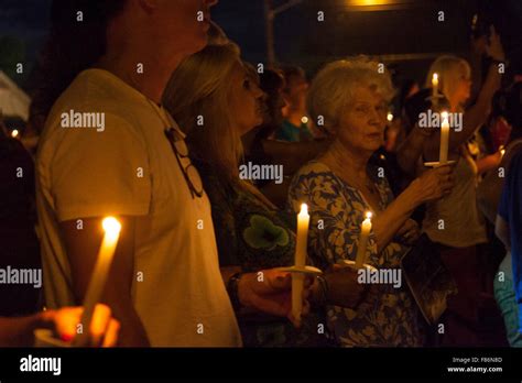 Candlelit Vigil Elvis Presley Night Hi Res Stock Photography And Images