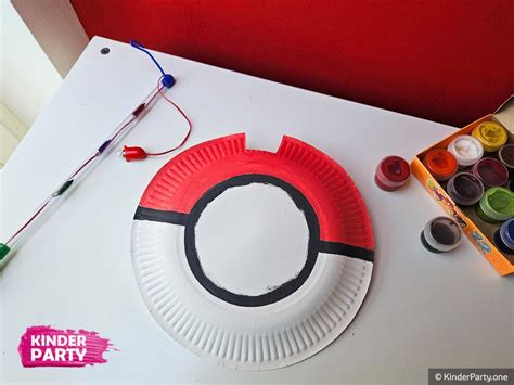 Pokemon Laterne basteln aus Papptellern: einfache Anleitung