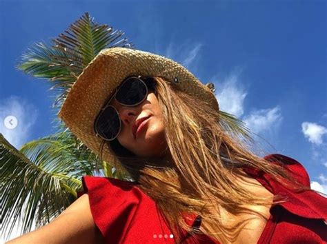 Las fotos en bikini de Pampita en las playas de México