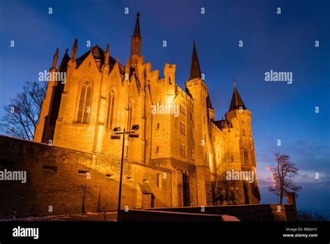 Burg Hohenzollern Bei Sonnenuntergang Fotos Und Bildmaterial In Hoher