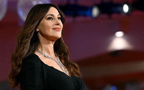 Monica Bellucci, 57 ans, ne jure que par cette crème anti-âge à l'acide