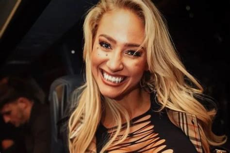 Ebanie Bridges Shows Off Boobs And Bum In Hot Lingerie And Gives Fans Impossible Choice