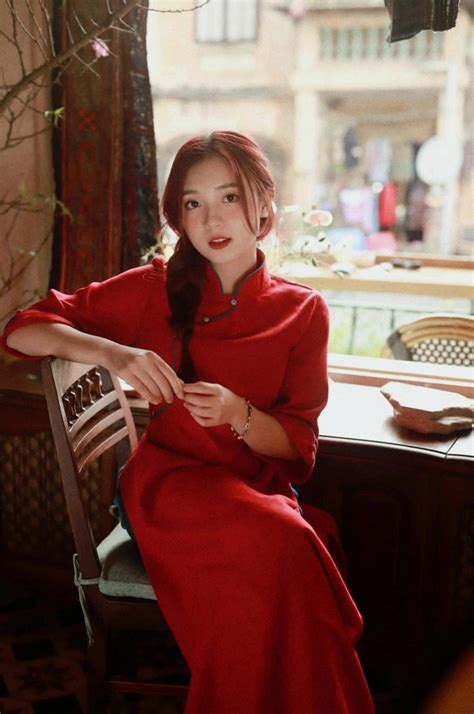 Hot girl làng game rạng rỡ trong tà áo dài ngày đầu năm mới