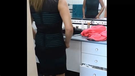 Latina Stiefmoeder Kleedt Zich Aan En Kleedt Zich Uit Om Geneukt Te