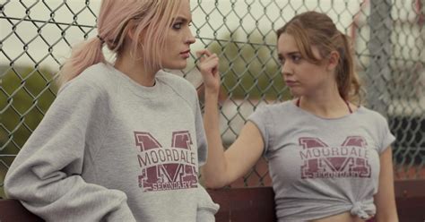 Sex Education Dans La Saison Je Voudrais Qu On Voit Plus Souvent Maeve Et Aimee Ensemble