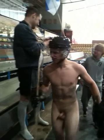 Naked Ice Hockey Sexy Player Bare All