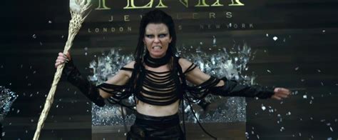 Naked Elizabeth Banks In Power Rangers