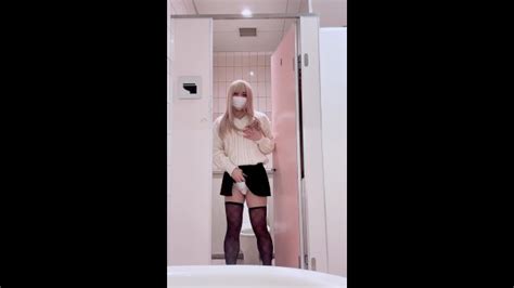 ギャル風の男の娘が公衆トイレで露出オナニーする録画切れてた Pornhub Gay