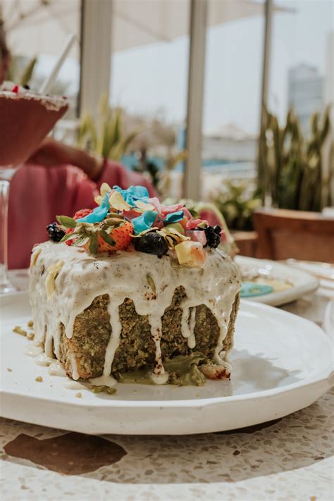 VISITING ABU DHABI? Here's What You Need To Know - Fashion Mumblr