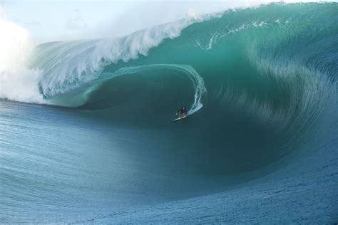 A Tahitian Spectacle At Teahupoo Surfer Magazine Surfing Waves