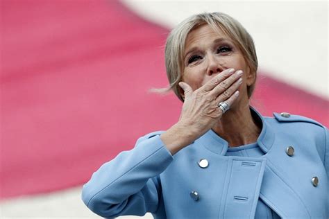 Le Journal De H Brigitte Macron S Engage Contre Le Harc Lement Scolaire