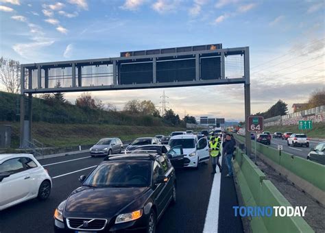 Collegno Novembre Incidente Lungo La Tangenziale Nord Di Torino Un