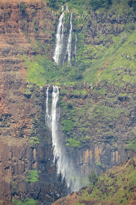 Waipo'o Falls, Waimea Canyon, Waimea - 800 foot falls!