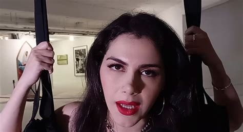 Annusa Valentina Nappi La Performance Della Pornostar Al Museo Cam Di