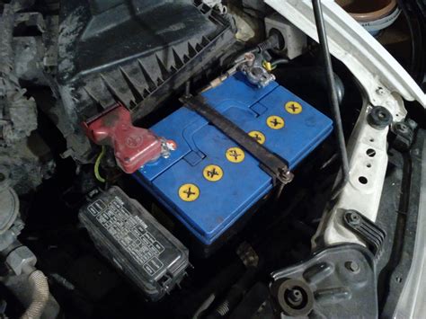 Замена клемм аккумулятора — Nissan AD (Y11), 1,5 л, 1999 года ...