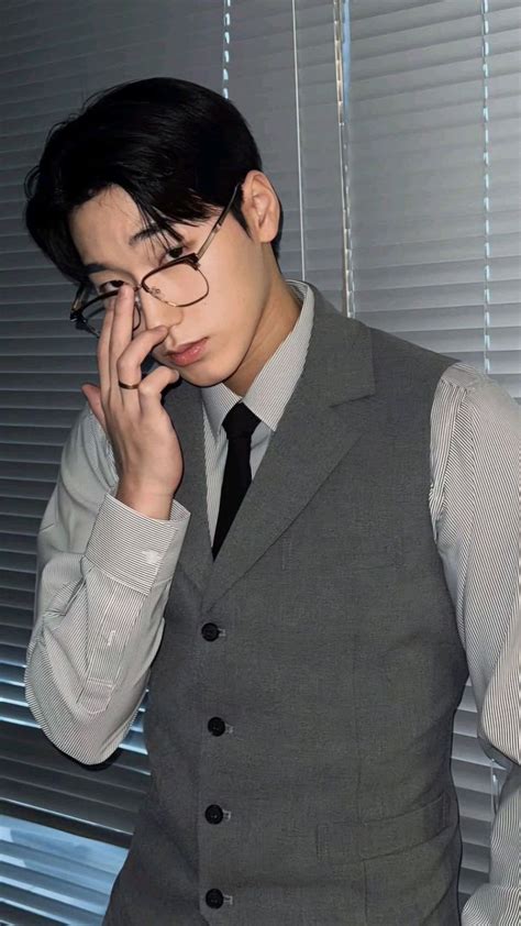 Pin By Kristelle Schamberger On Ateez In Asian Men Hot Korean Guys Cute Asian Guys