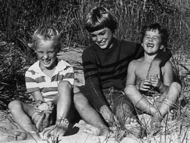 Andrew Wilson Age, Height, Brothers, Biography, Wife & Family