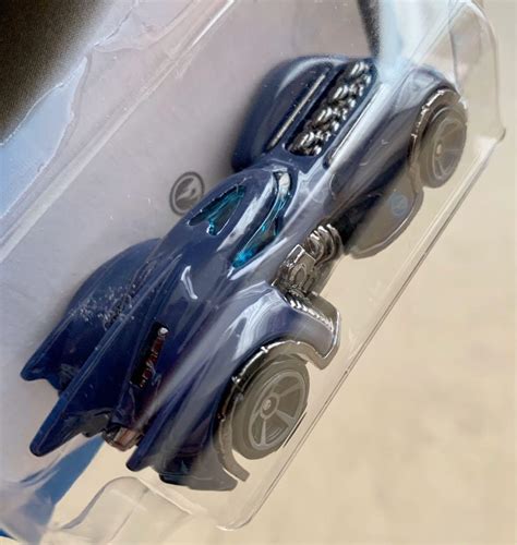 Hot Wheels Treasure Hunt Batman Arkham Asylum Batmobile 興趣及遊戲 玩具 遊戲類 Carousell