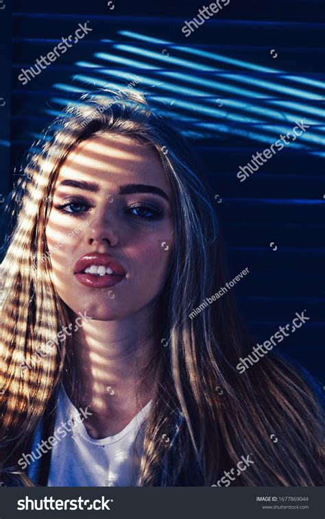 Sexy Blonde Woman Perfect Makeup Female Foto Stok 1677869044 Shutterstock