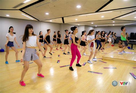 Dàn hot girl tập luyện chờ nóng cùng EURO