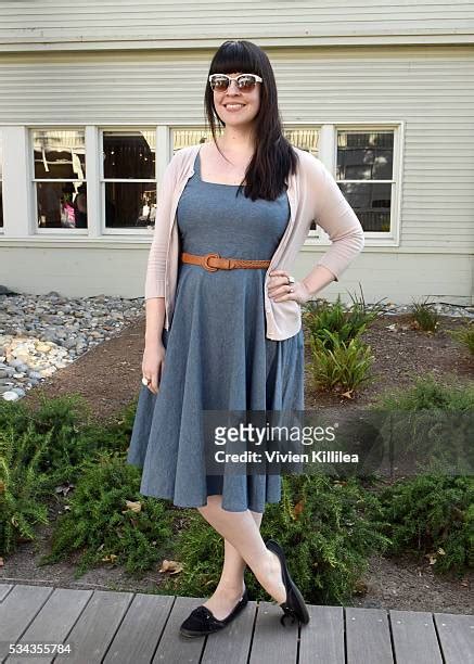 10 Hot Sexy Caitlin Doughty Bikini Pics