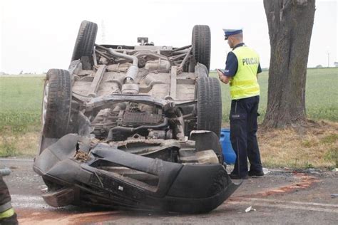 Land rover wypadł z drogi i dachował Kierowca był pijany