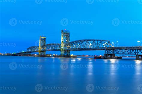 Marine Parkway-Gil Hodges Memorial Bridge visto desde Rockaway, Queens