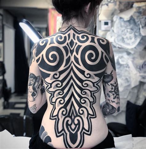 Tribal Nas Costas Feminina