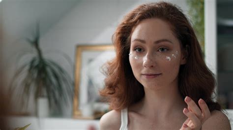 Как убрать темные круги под глазами. Причины и лучшие средства устранения